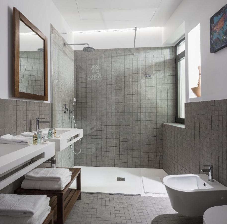 Puerta Catedral Holiday Suites Sevilla Exterior foto
