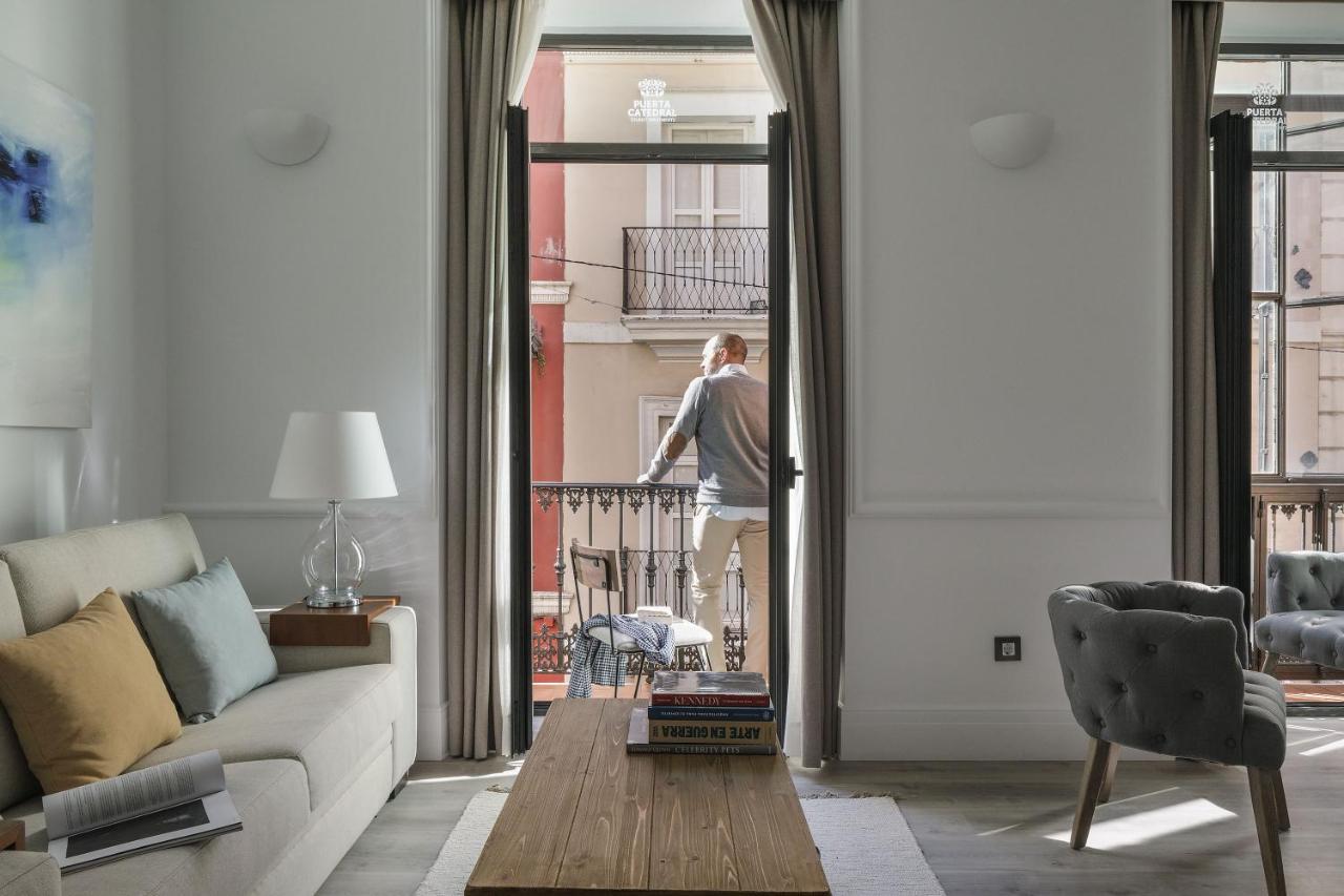 Puerta Catedral Holiday Suites Sevilla Exterior foto