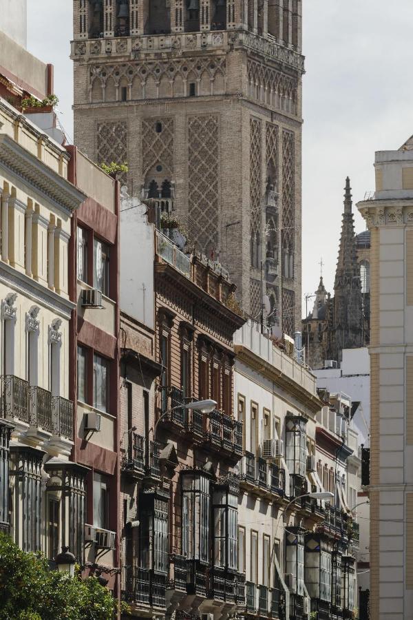 Puerta Catedral Holiday Suites Sevilla Exterior foto