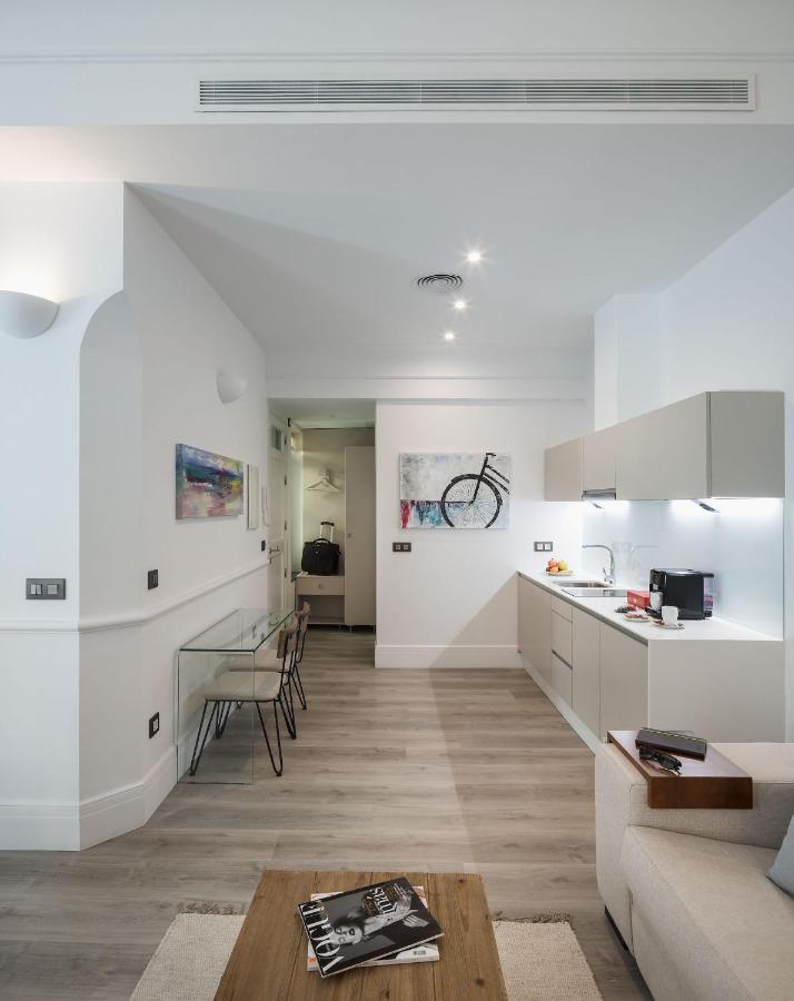 Puerta Catedral Holiday Suites Sevilla Exterior foto
