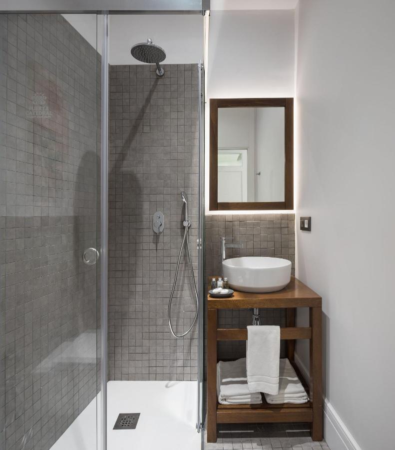 Puerta Catedral Holiday Suites Sevilla Exterior foto