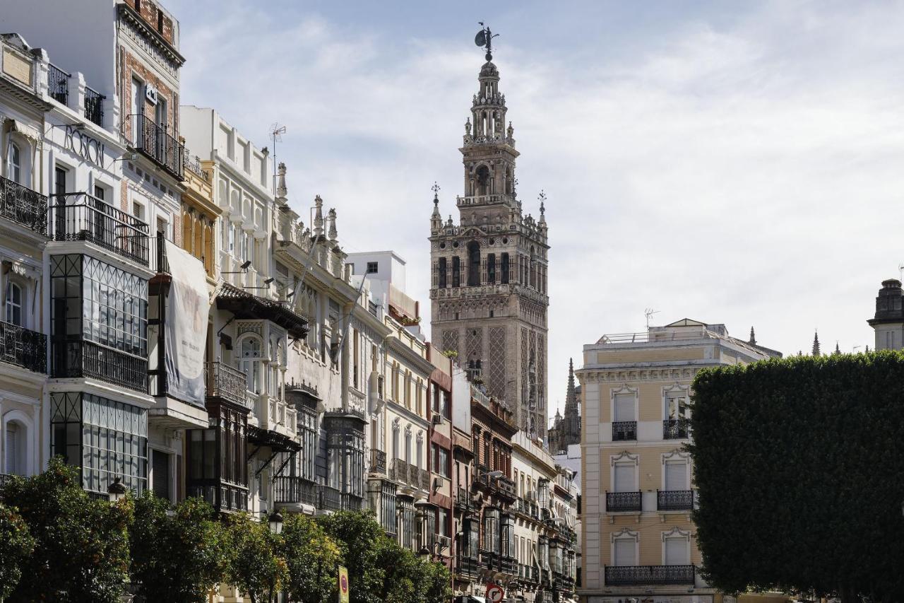 Puerta Catedral Holiday Suites Sevilla Exterior foto