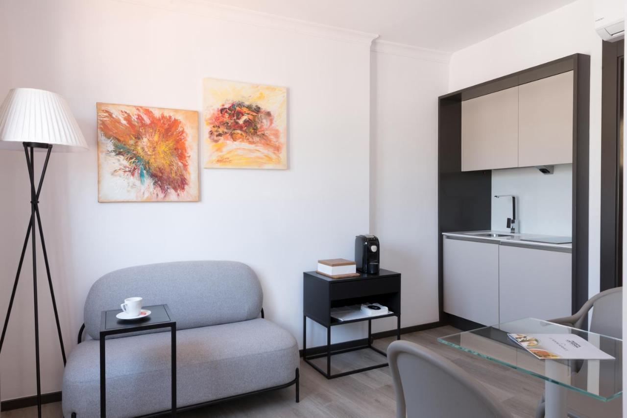 Puerta Catedral Holiday Suites Sevilla Exterior foto